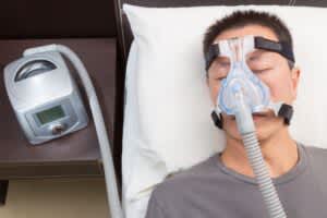 man using a cpap mask while sleeping