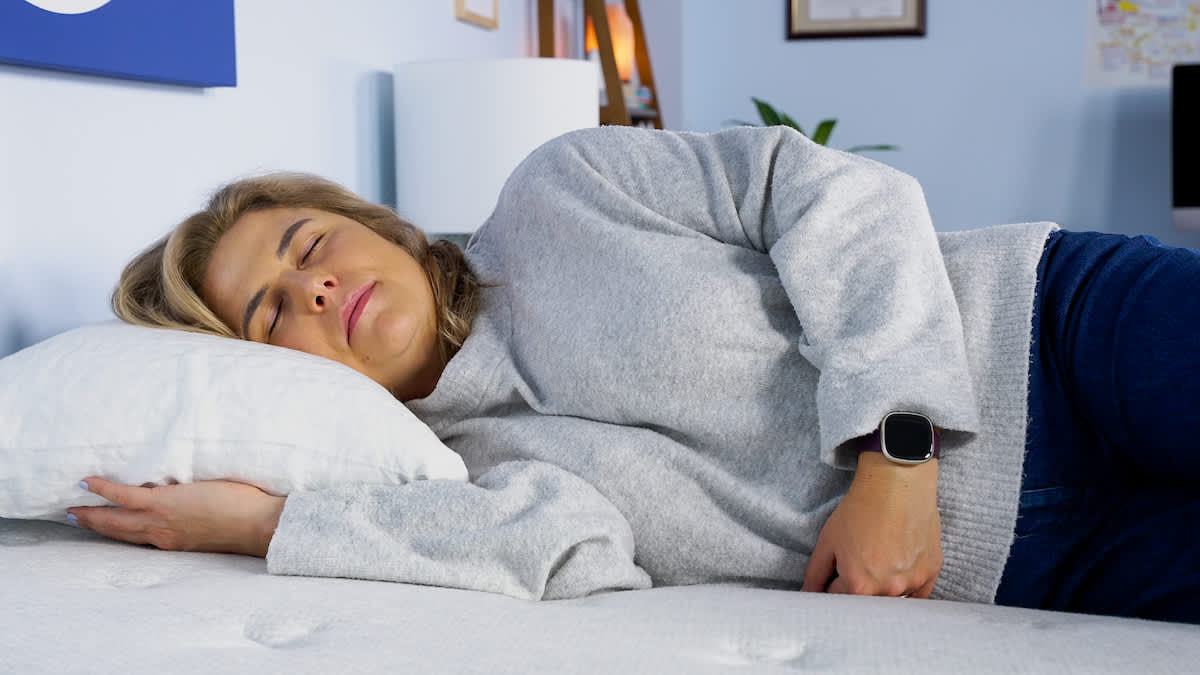 Helix Midnight Luxe side sleeper