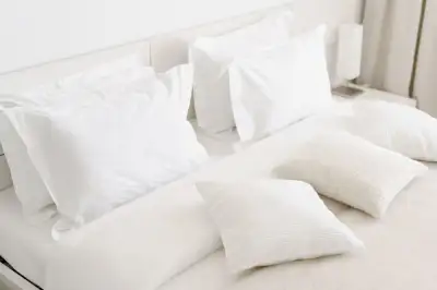 Sleeping Without a Pillow: Is It Right for You?