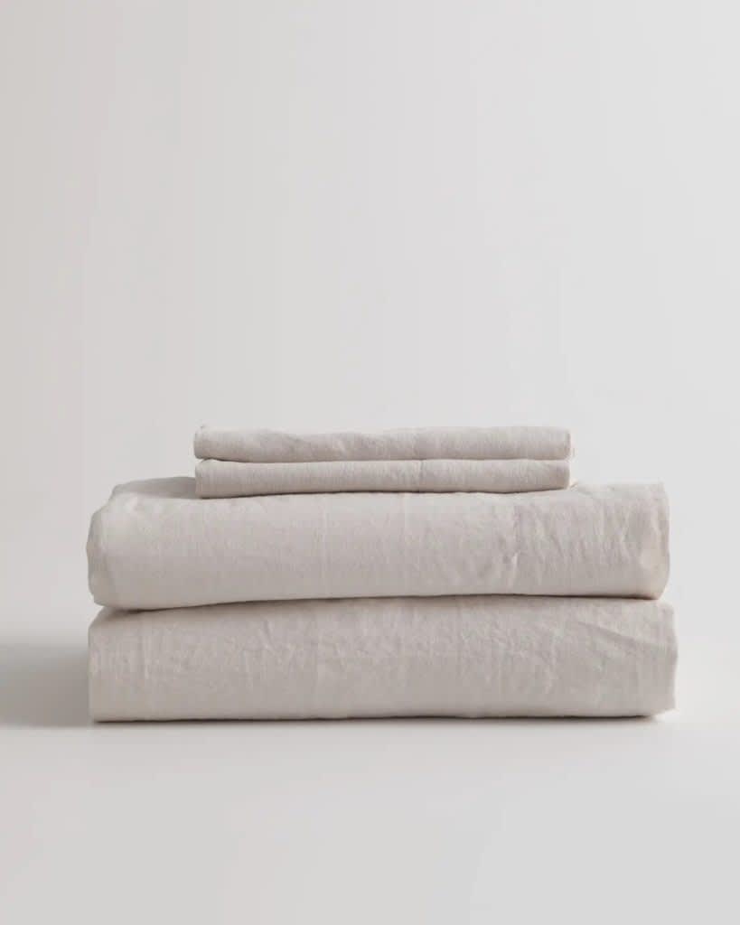 product image of the Quince European Linen Sheet Set