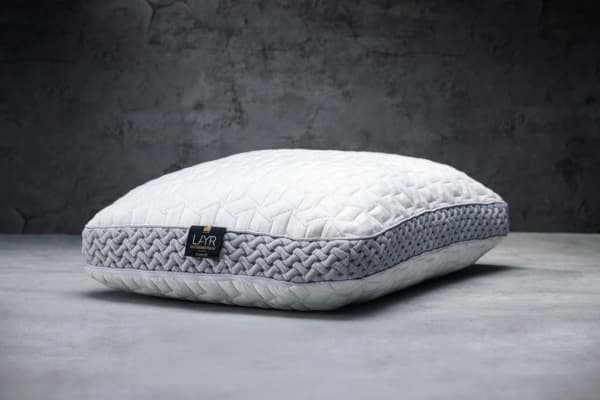 https://media.sleepdoctor.com/images/w_600,h_400,c_scale/f_auto,q_auto:eco/v1678148739/thesleepdoctor-com/Luxome-LAYR-Customizable-Pillow-1/Luxome-LAYR-Customizable-Pillow-1.jpg?_i=AA