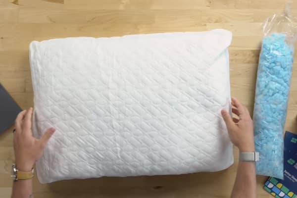 https://media.sleepdoctor.com/images/w_600,h_400,c_scale/f_auto,q_auto:eco/v1694021655/thesleepdoctor-com/Sleep-Is-the-Foundation-Shredded-Memory-Foam-Pillow-1/Sleep-Is-the-Foundation-Shredded-Memory-Foam-Pillow-1.jpg?_i=AA